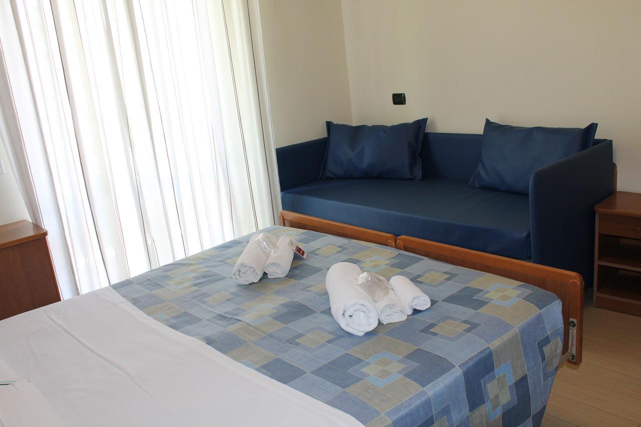 Hotel Oblio リミニ エクステリア 写真