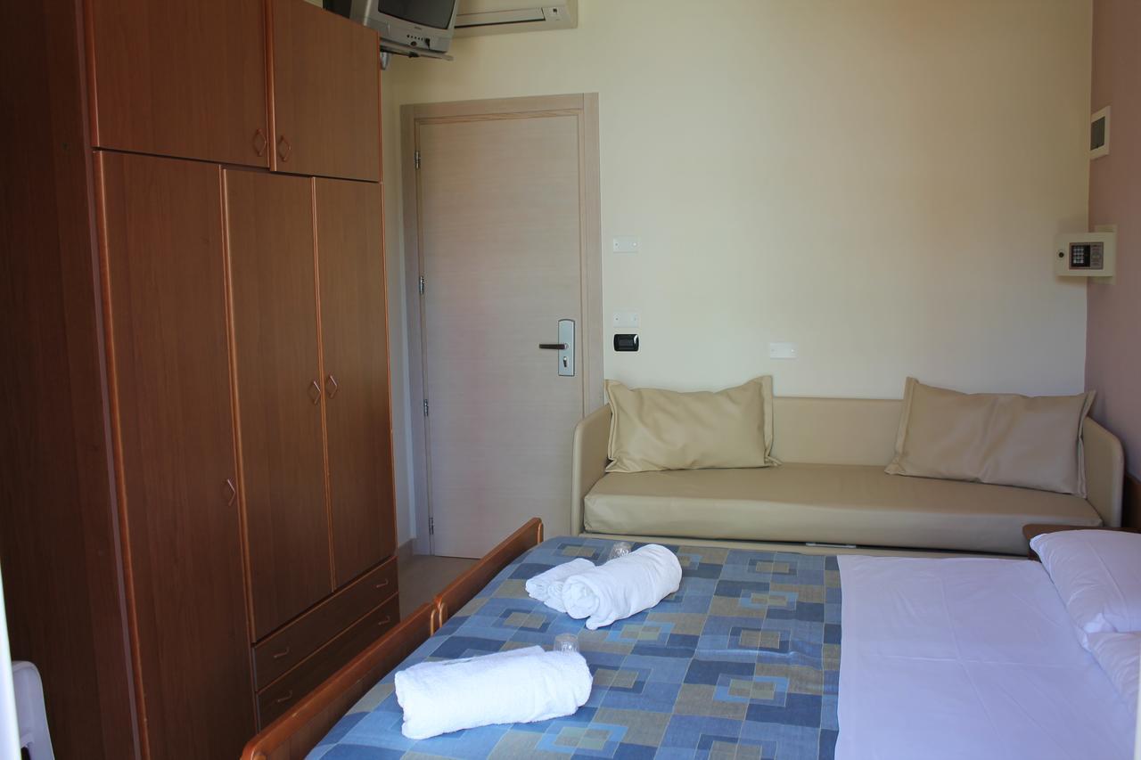 Hotel Oblio リミニ エクステリア 写真